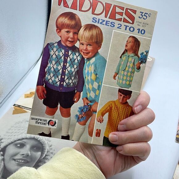Lot of 9 Knitting crocheting patterns kids bedding edgings baby ponchos more - Picture 10 of 16